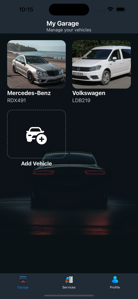 Autocheck.al - Pantalla de gestión del garaje de la aplicación Autocheck que muestra una lista de vehículos registrados y un botón para agregar vehículo