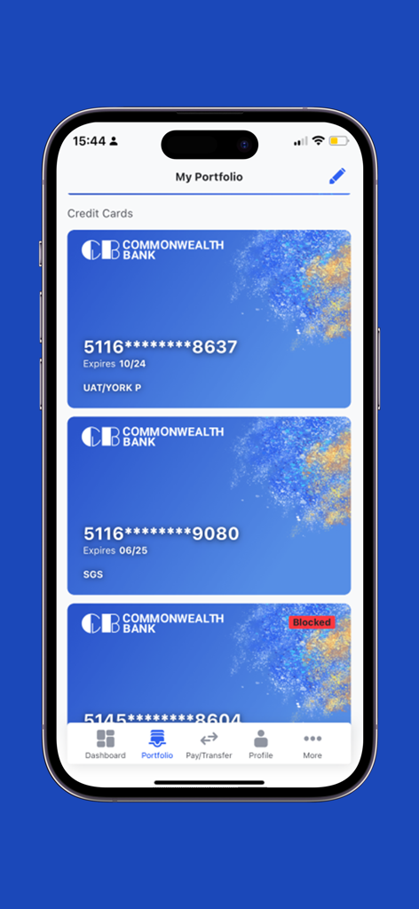 Écran de l'application bancaire mobile CBL montrant le portefeuille de cartes de crédit avec les cartes actives et bloquées