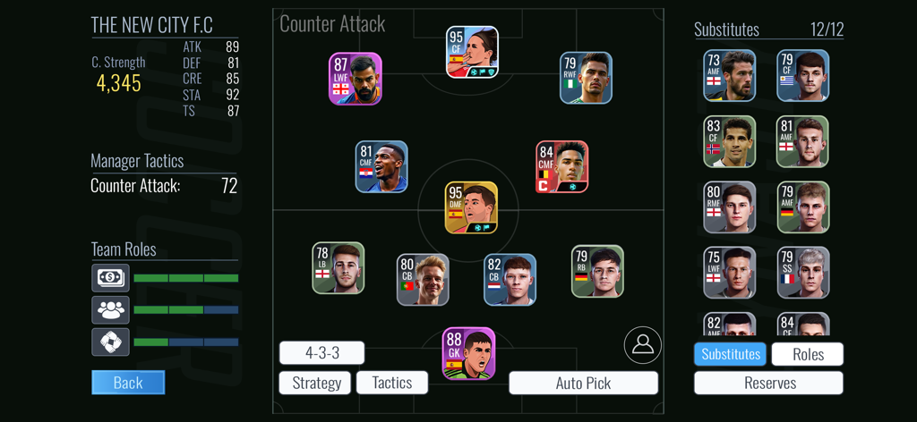 Pantalla de tácticas de Soccer Dynasty Club Manager que muestra una formación 4-3-3 con valoraciones de jugadores y estadísticas del equipo.