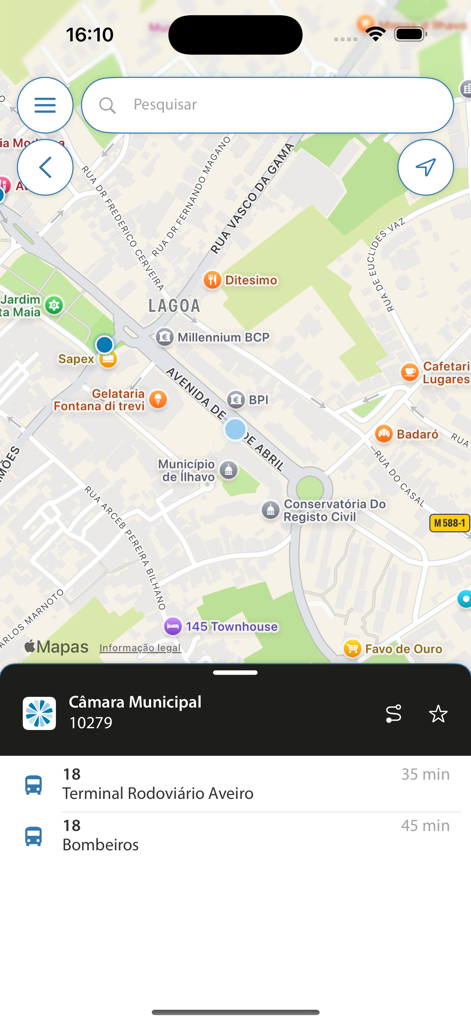 BusWay - Interface de l'application BusWay montrant une carte de la ville avec des arrêts de bus et un horaire des prochaines arrivées de bus