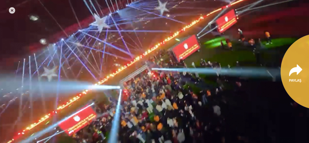 High angle view of a crowded stadium with dramatic lighting and star decorations in the Aslanlar Ligi app.