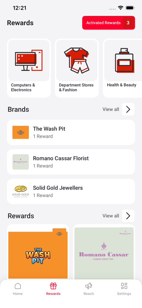 Club Mapfre - Panel de recompensas de la aplicación móvil Club Mapfre que muestra varios descuentos de compras y ofertas de marcas locales.
