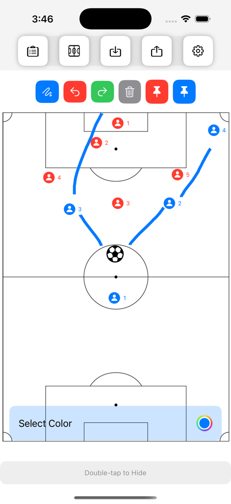 Strike Lite: Tactics Board - Digital soccer tactics board showing player formations and movement lines for coaching