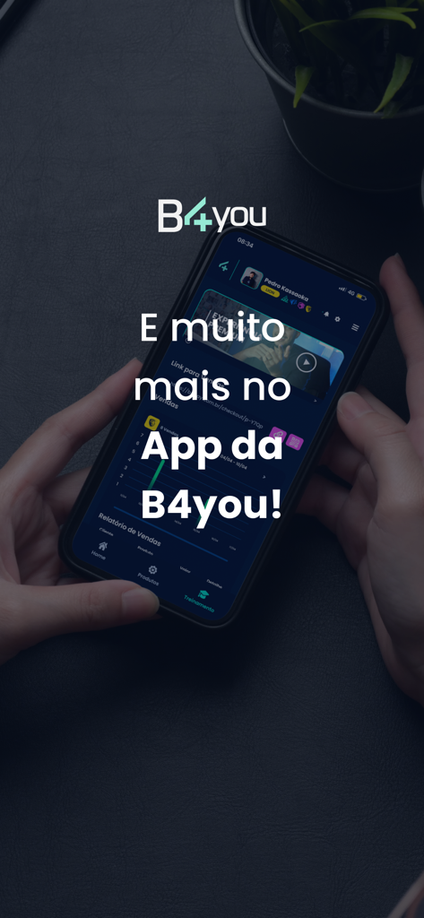 B4You - Una persona sosteniendo un smartphone mostrando el panel de control de la aplicación B4You con análisis de ventas y herramientas de productos digitales.