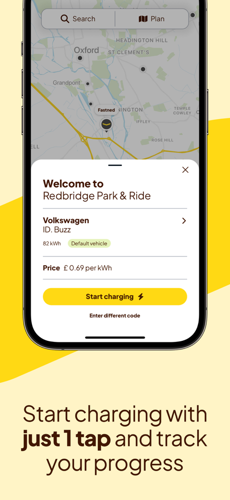 폭스바겐 ID. 버즈 충전을 위한 지도와 충전 시작 버튼을 보여주는 Fastned 앱 인터페이스