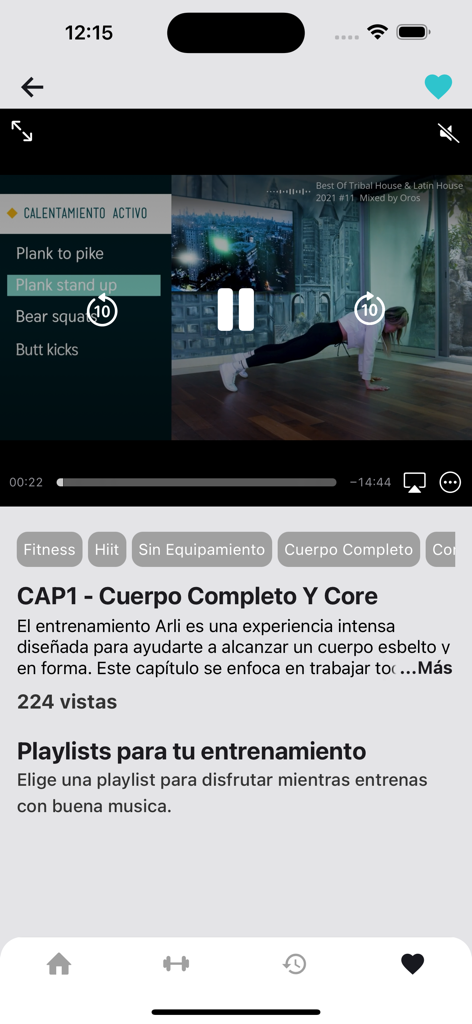 Una sesión de video de entrenamiento en la app Tracende que muestra una rutina de cuerpo completo y core con pasos de ejercicio y controles de video.