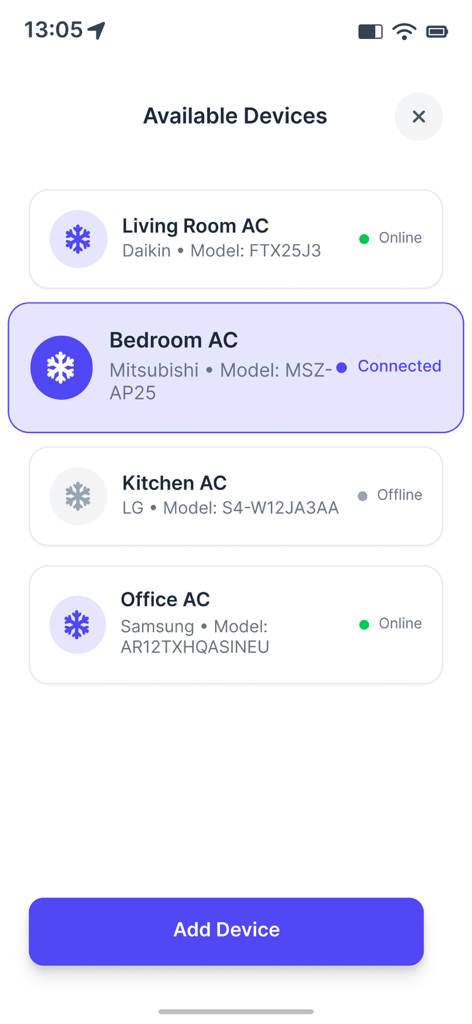 AC Remote: Air Conditioner Pro - Interfaz que muestra una lista de unidades de aire acondicionado conectadas y fuera de línea en diferentes habitaciones.