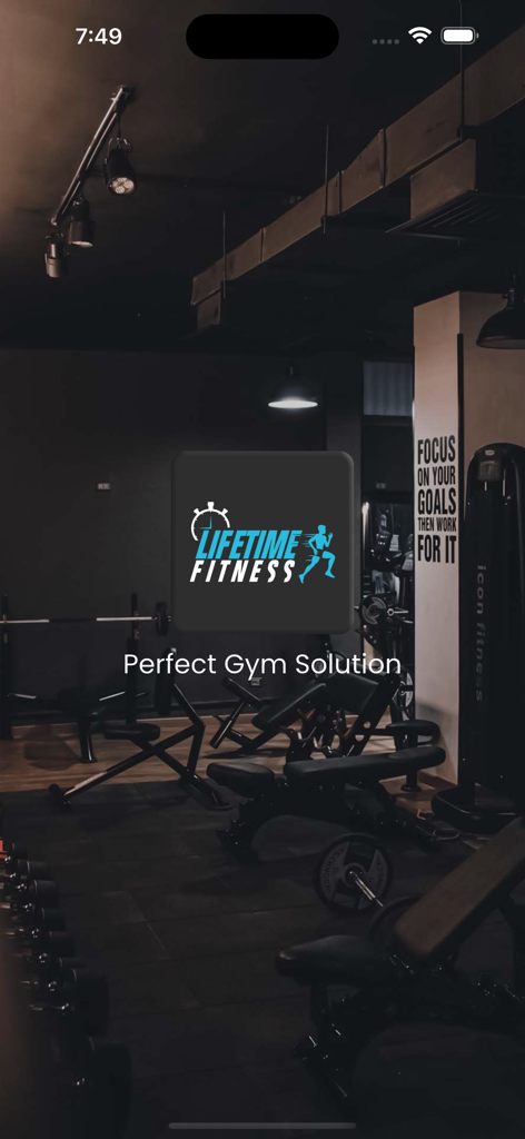 Lifetime Fitness Club - Tela de apresentação do aplicativo Lifetime Fitness Club com o logotipo e um fundo de academia com o texto Perfect Gym Solution
