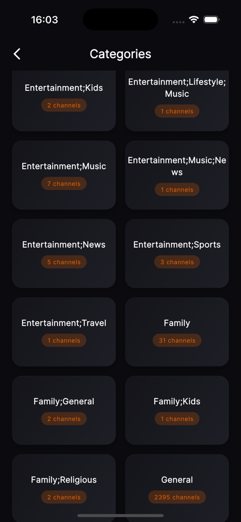 Flujo tv : Stream Player - Interfaccia dell'app Flujo TV che mostra diverse categorie di streaming come Sport, Musica e Intrattenimento con il conteggio dei canali.
