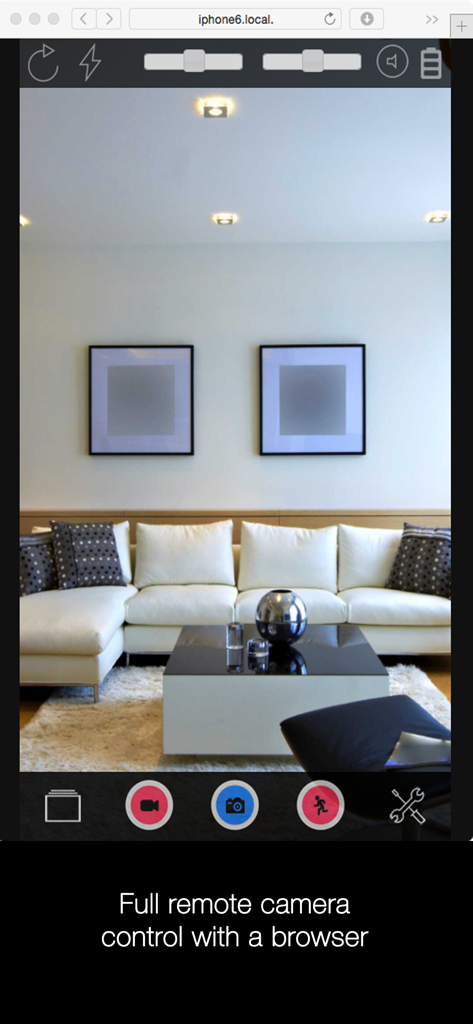 Interface du navigateur Web pour la surveillance à distance des caméras montrant un salon