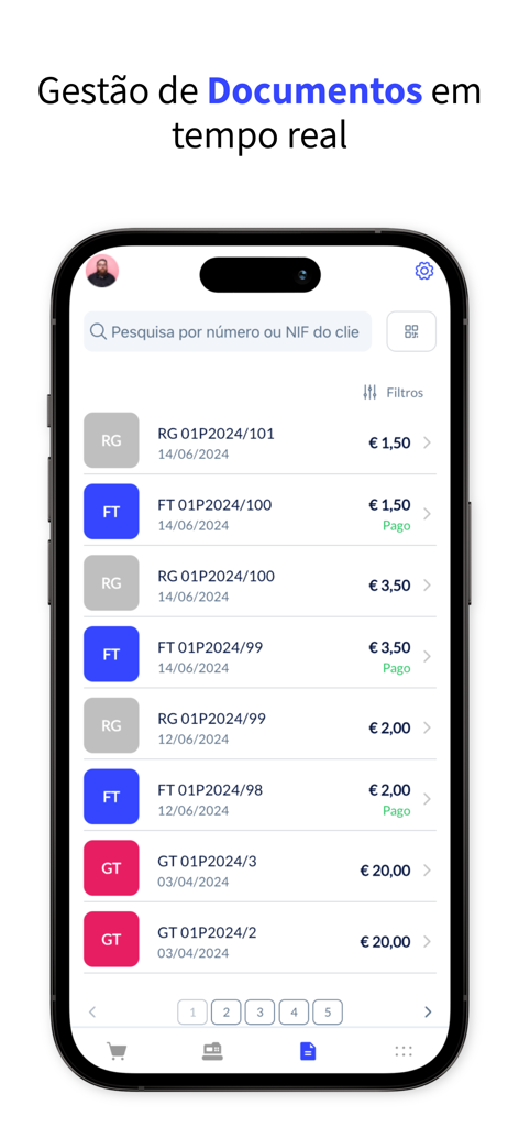 Ecrã do iPhone mostrando a interface da app móvel Cegid Vendus com uma lista de documentos de faturação em tempo real, incluindo faturas e recibos