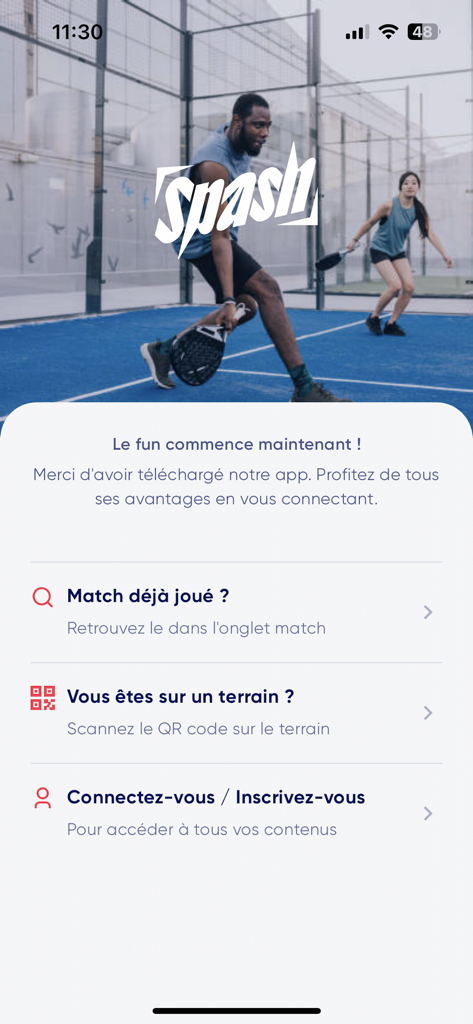 Welcome screen of the Spash app showing athletes playing padel with login and match tracking options