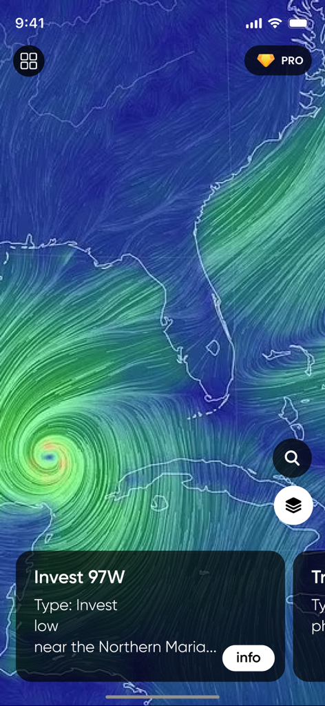 Hurricane Tracker: Storm Alert - Un mapa meteorológico interactivo que muestra patrones de viento y una formación de tormenta tropical cerca de la costa de Florida.