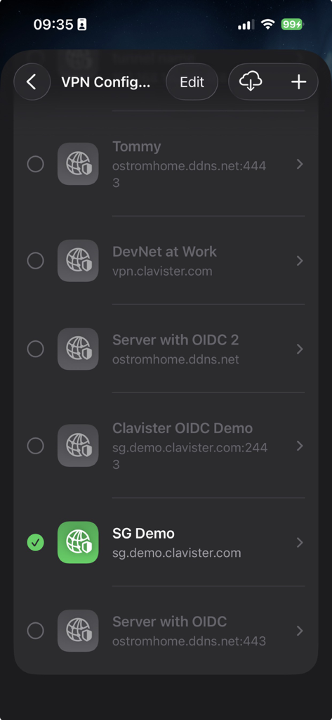 Clavister OneConnect - Lista de configuraciones VPN empresariales en la aplicación móvil Clavister OneConnect mostrando varios perfiles de servidor.