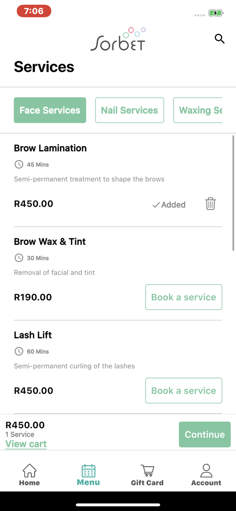 Die Benutzeroberfläche der Sorbet Group App zeigt Schönheitsbehandlungen für das Gesicht zur Buchung an, einschließlich Augenbrauenlaminierung und Wimpernlifting.