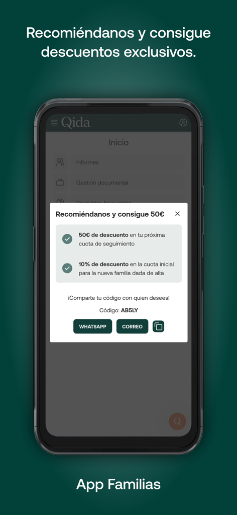 Qida Familias - Smartphone che visualizza un popup di referral nell'app Qida Familias che offre sconti per aver consigliato il servizio di assistenza agli anziani