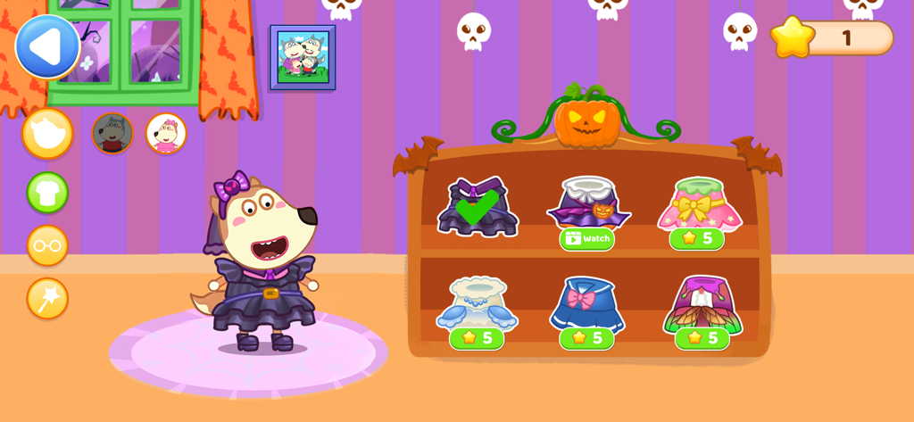 Wolfoo House Cleanup Life - El personaje Lucy de Wolfoo en una sala de disfraces temática de Halloween seleccionando atuendos.