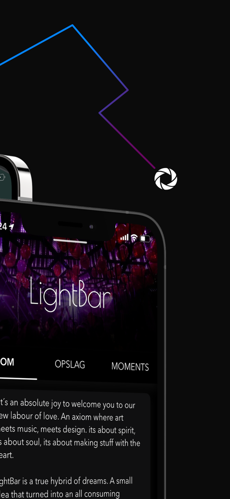 Una pantalla de smartphone que muestra la app Lightbooth con un perfil de local para LightBar que incluye momentos y publicaciones.
