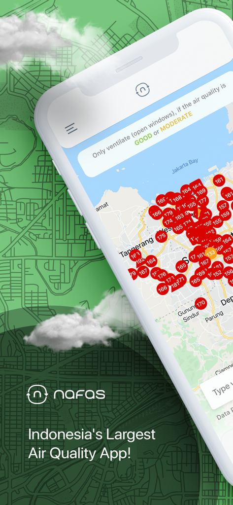 Aplicación móvil Nafas Indonesia que muestra un mapa del índice de calidad del aire en tiempo real con datos de sensores localizados en Yakarta.