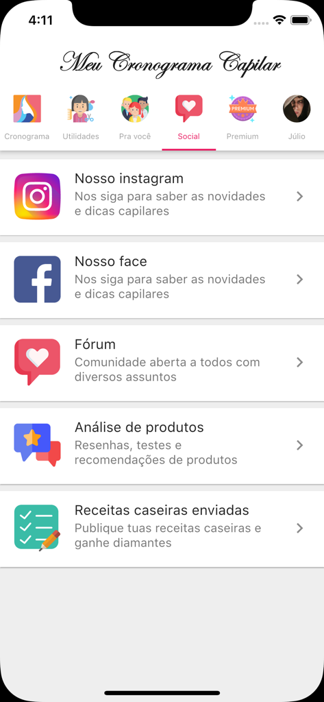 Sozialer Tab der Meu Cronograma Capilar App, der ein Community-Forum und Links zu sozialen Medien zeigt.
