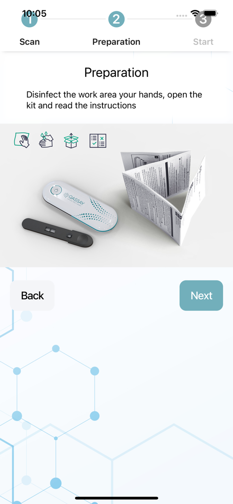 Qassay - Pantalla de preparación en la aplicación Qassay que muestra un hardware de lector de diagnóstico, una tira de prueba e instrucciones de configuración.
