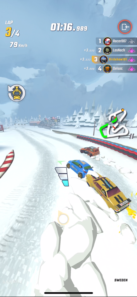 Mad Skills Rally X - Drifting! - Jugabilidad de Mad Skills Rally X mostrando varios coches compitiendo en una pista nevada en Suecia