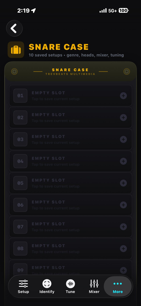 Snare Lab - Interfaz de la función Snare Case en la aplicación Snare Lab mostrando espacios vacíos para guardar configuraciones personalizadas de afinación de batería y mezclador.
