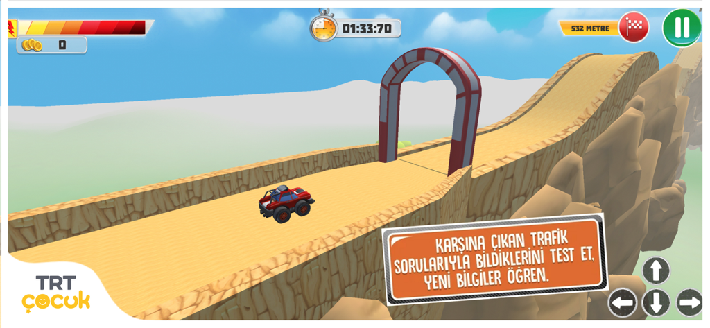 TRT Yarışçı - Un coche rojo compitiendo en una pista desértica en el juego educativo TRT Yarisci para niños