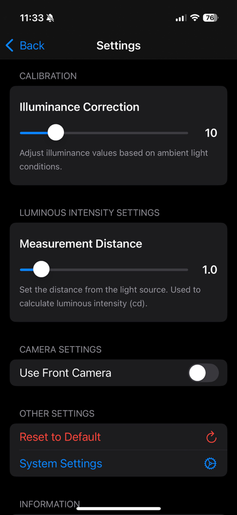 Light Scope - Lux Meter - Light Scope Lux Meterアプリの設定インターフェースには、照度キャリブレーションと測定距離スライダーが表示されています。