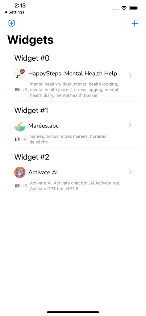 ASO Widgets: Keyword Tracker - ASOウィジェットアプリのインターフェースに、米国やフランスなどのさまざまな国における監視対象アプリと関連キーワードのリストが表示されています。