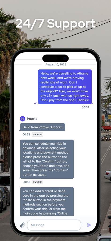 차량 예약 및 디지털 결제 옵션을 설명하는 Patoko의 인앱 고객 지원 채팅 화면.