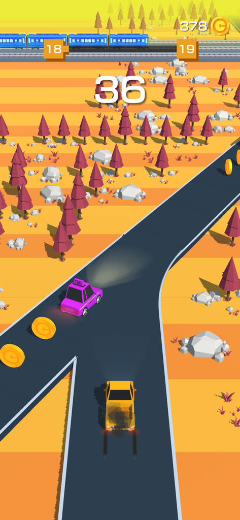 Screenshot di gameplay di Traffic Run che mostra un'auto gialla che guida su una strada per evitare un taxi viola a un incrocio e un treno in transito.