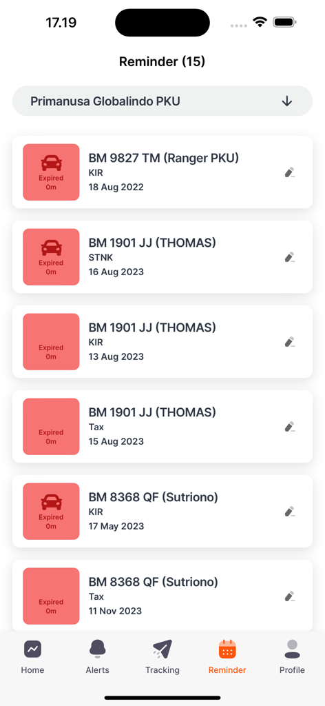 Interface do aplicativo Gtrack GPS mostrando uma lista de lembretes de vencimento de documentos de veículos com indicadores de status de vencimento.