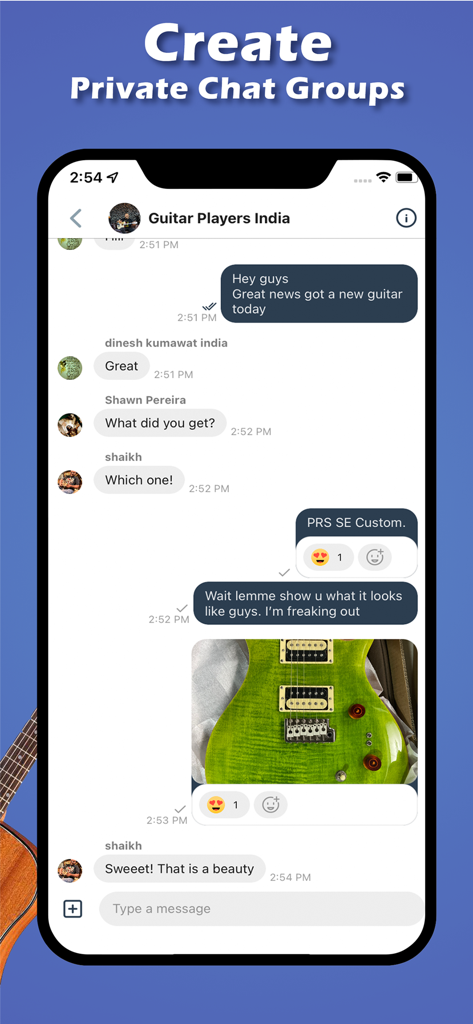 BAJAAO 앱의 비공개 채팅 그룹에서 뮤지션들이 새 전기 기타 사진을 공유하고 있습니다.
