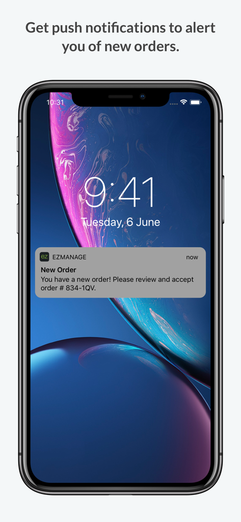 Ecrã de smartphone exibindo uma notificação push de um novo pedido de catering da aplicação ezManage