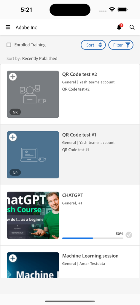 Interfaz de la aplicación Adobe Learning Manager que muestra una lista de cursos de formación inscritos, incluidos ChatGPT y Machine Learning