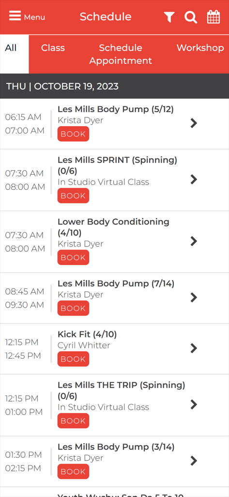 Tela de programação de aulas no aplicativo Aries Sports Center mostrando sessões de fitness diárias e opções de reserva.