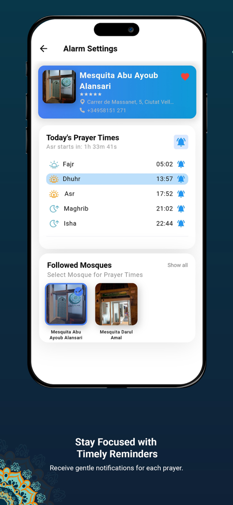 Salah Mate - Salah Mateアプリのアラーム設定画面。毎日の礼拝時間とフォローしているモスクが表示されています。
