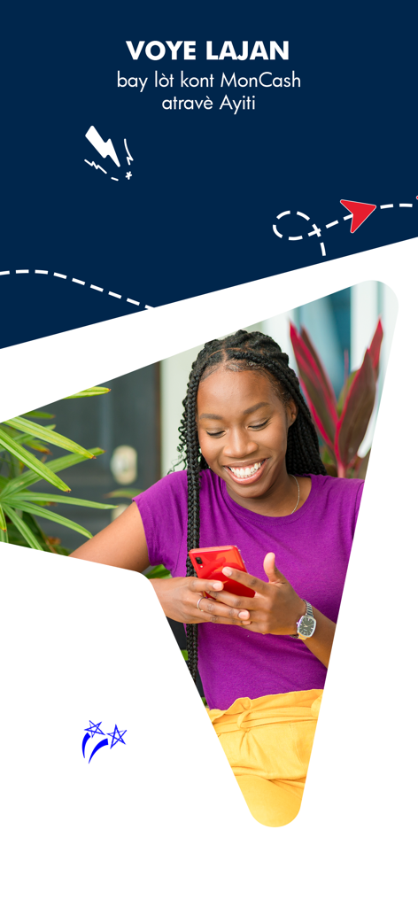 Une femme souriant en utilisant l'application MonCash sur son téléphone pour envoyer de l'argent