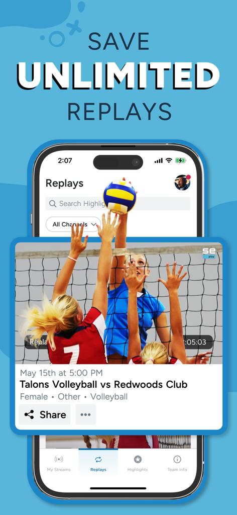 Schermata dell'app SportsEngine Play che mostra i replay di partite di pallavolo giovanile e un titolo sul salvataggio illimitato dei replay