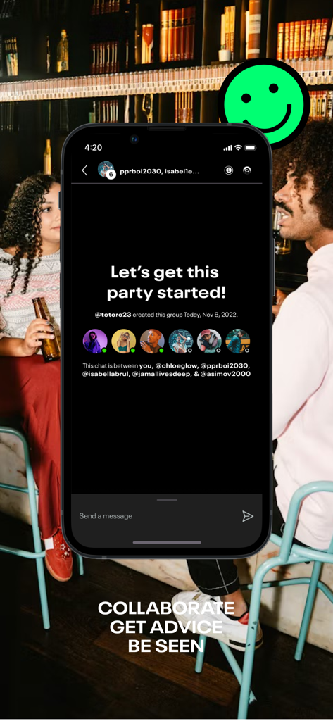 Playground - Una interfaz de chat grupal en la aplicación Playground que muestra avatares de miembros y una indicación para colaborar.