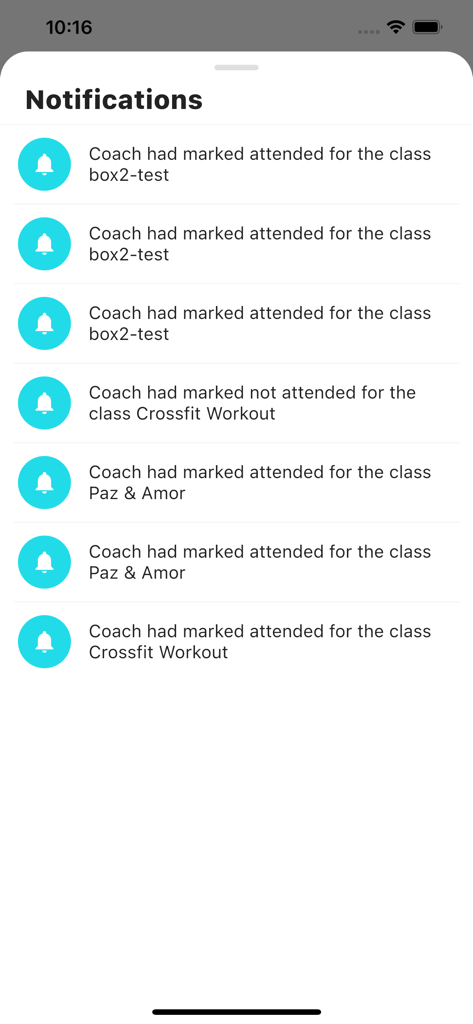 Lista de notificaciones de la app Fitpass DO mostrando actualizaciones de asistencia a clases por parte de los entrenadores.