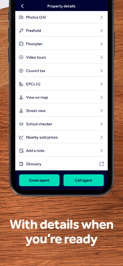 Pantalla de la aplicación Rightmove que muestra el menú de detalles de la propiedad, incluidos planos, verificador de escuelas y opciones de contacto del agente