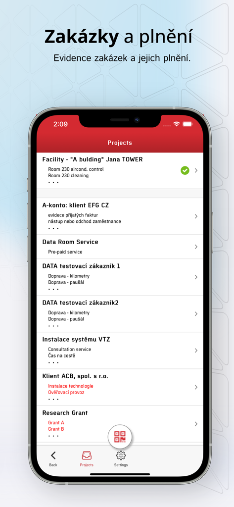 Smartphone-Bildschirm mit dem Projektbereich der Aktion-App und einer Liste von Serviceaufgaben und Facility-Management-Aufträgen