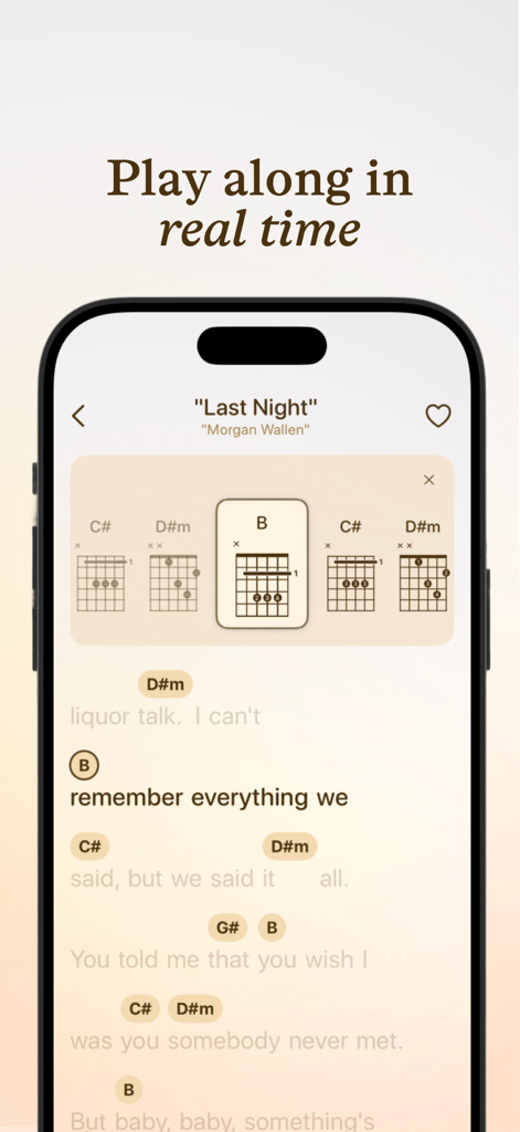 Pantalla de iPhone mostrando acordes de guitarra en tiempo real y letras en la aplicación Strum