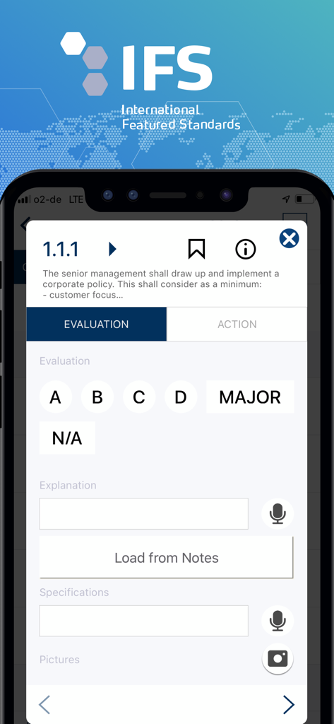 Pantalla de la aplicación IFS Audit Manager que muestra una lista de verificación de auditoría de cumplimiento con opciones de puntuación y campos para notas y fotos