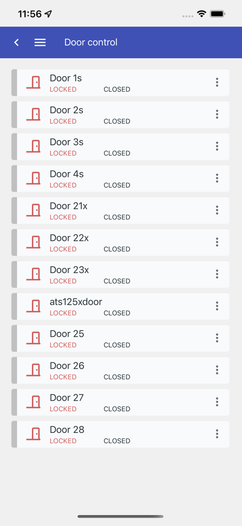 Advisor Advanced Pro - Una lista de puertas en la aplicación Advisor Advanced Pro que muestra su estado actual de cierre y bloqueo