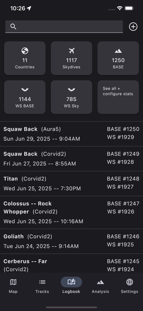 Interfaz del libro de registro de la aplicación BaseBeta mostrando estadísticas de salto y una lista detallada de saltos con traje de alas y BASE