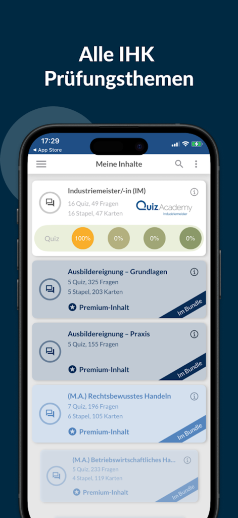 Smartphone-Bildschirm, der verschiedene IHK-Prüfungsthemen in der Industriemeister Pruefungen App anzeigt