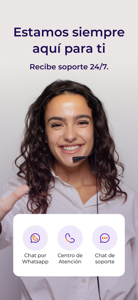 Pantalla de soporte al cliente de Spin by OXXO con un representante sonriente y opciones para WhatsApp, teléfono y chat